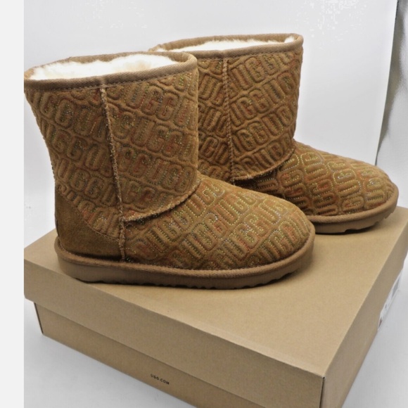UGG Kids' Classic II Graphic Stitch Boots: Chestnut Brown Kids 4 New In Box - Picture 2 of 5